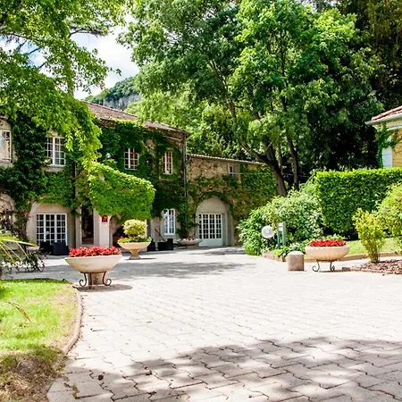 Le Cèdre De 4*