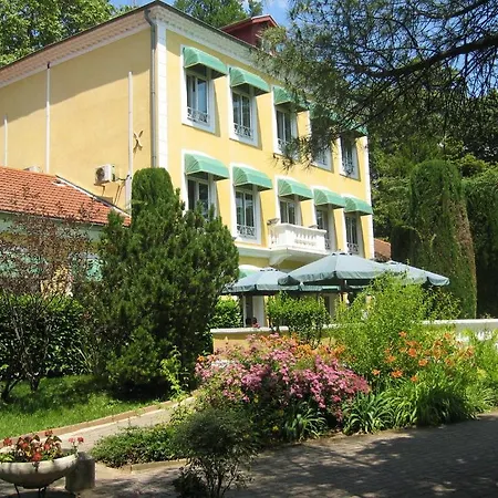Hotel Le Cedre De Soyons