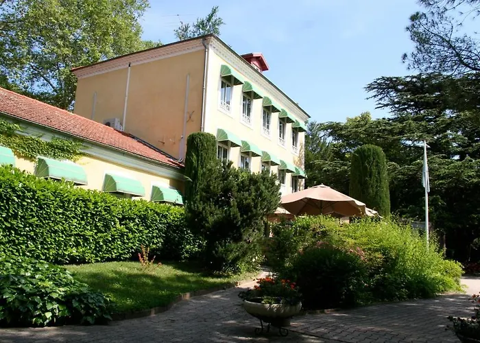 Le Cedre De 4* Soyons