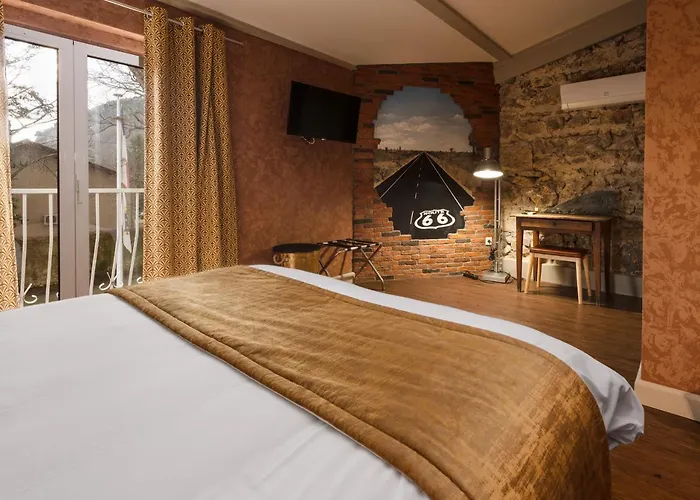Le Cedre De Hotell Soyons
